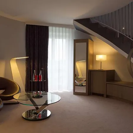 Hotel Domaine La Charpinière, The Originals Collection Saint-Galmier