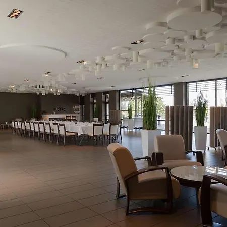 Hotel Domaine La Charpinière, The Originals Collection